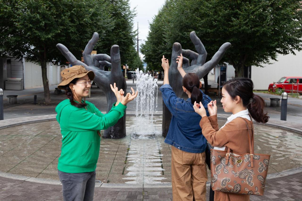 Omo7 Asahikawa By Hoshino Resorts Buitenkant foto Visitors at the Peace Park